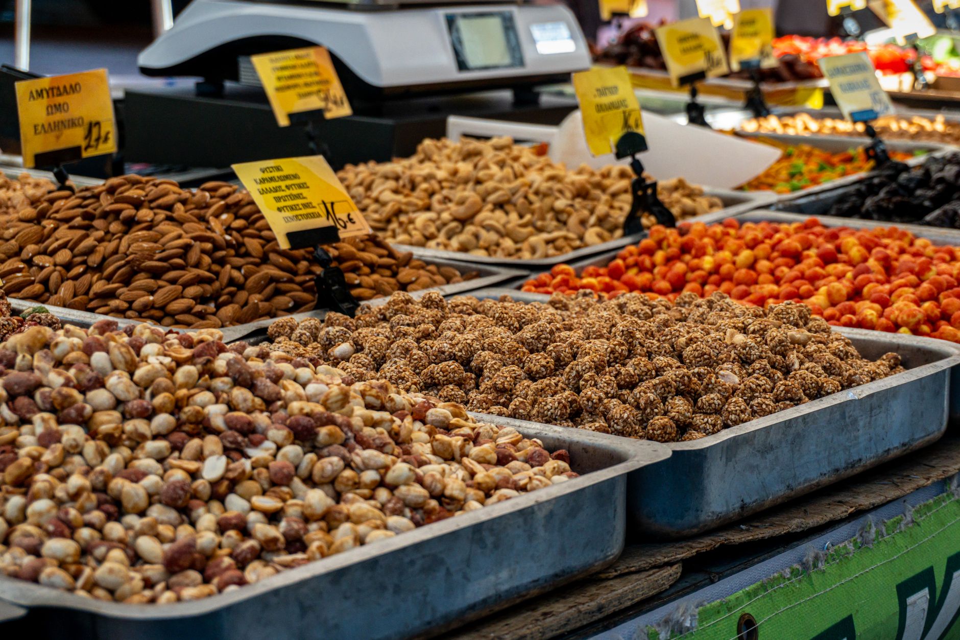 Visual representation of pricing strategies wild local pet food Canadian retail
